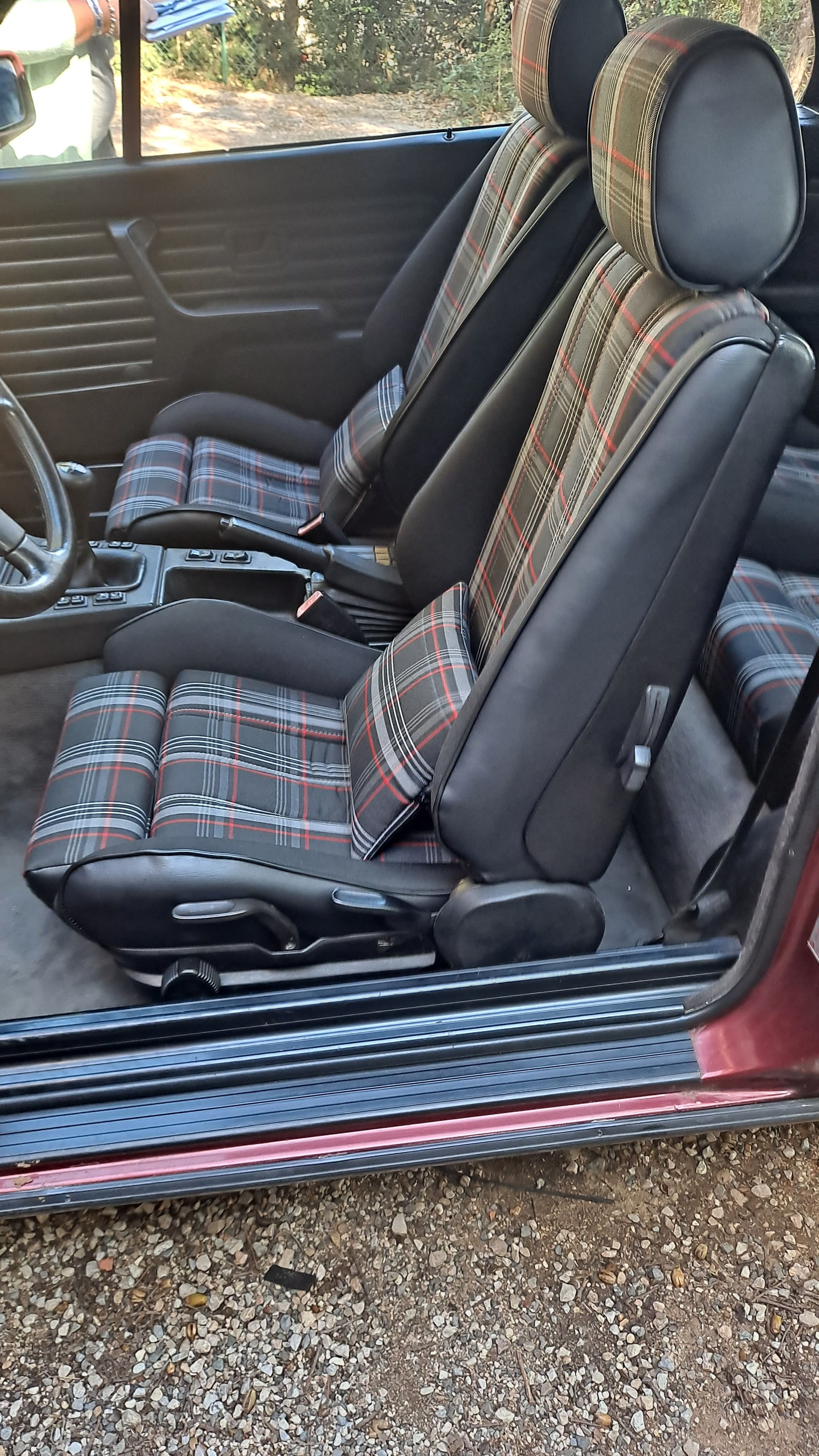 Intérieur BMW restauré avec tissu classique par SCF Sellerie