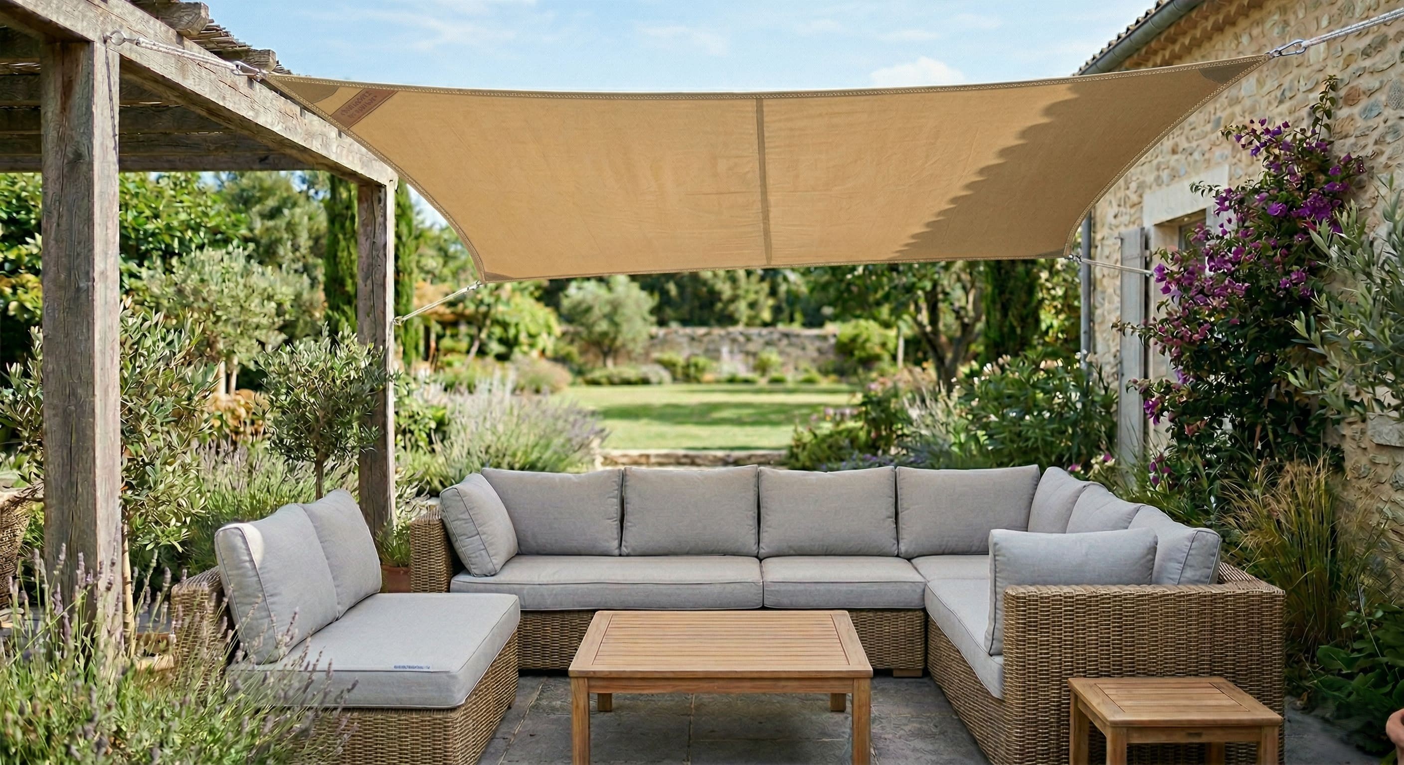 Toile de pergola et coussins d'extérieur sur-mesure