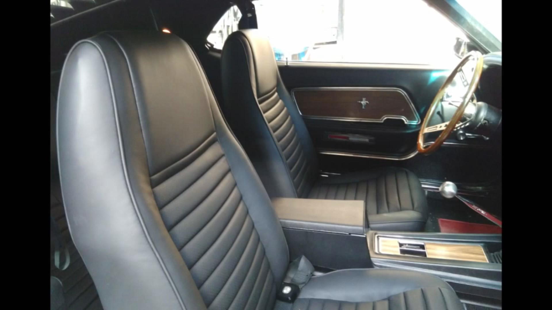 Intérieur Ford Mustang — sellerie véhicule de collection