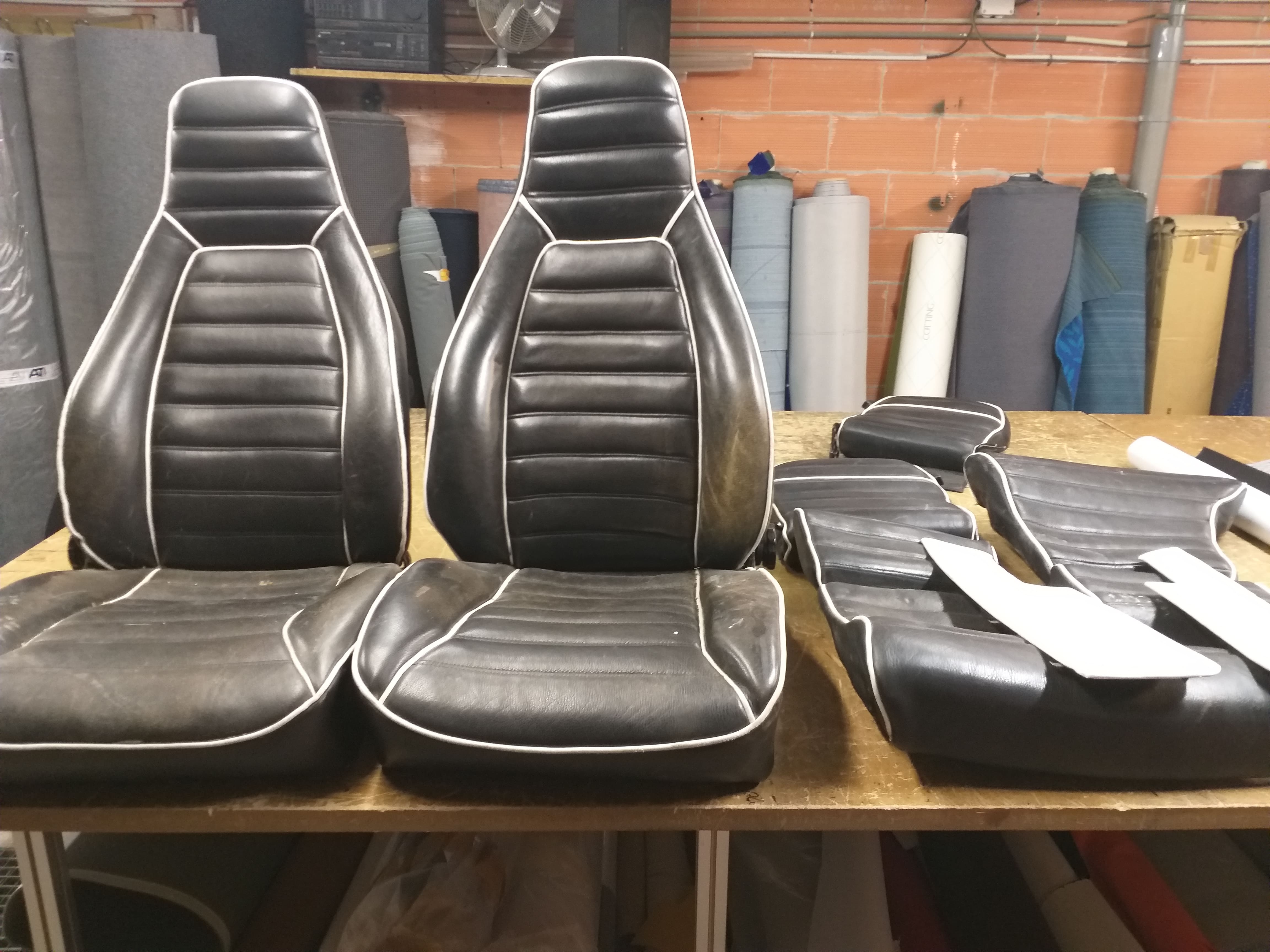 Sièges Porsche avant rénovation par SCF Sellerie