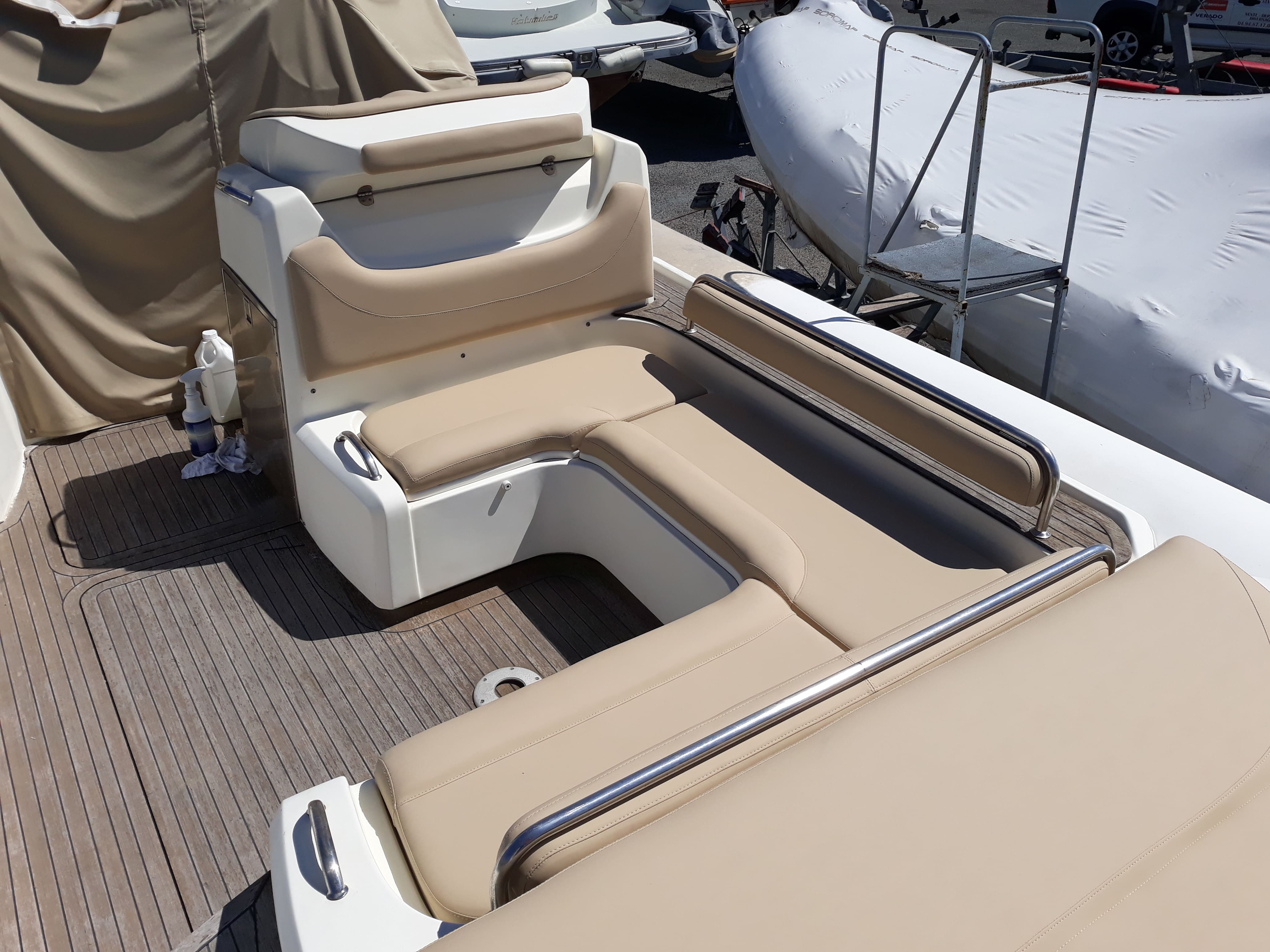 Aménagement complet sellerie bateau intérieur et extérieur